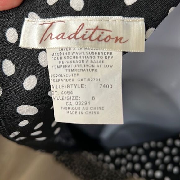 Tradition Dress   - Picture 4 of 5